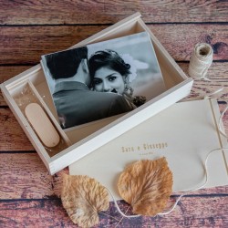 Wooden Case Usb and Photo